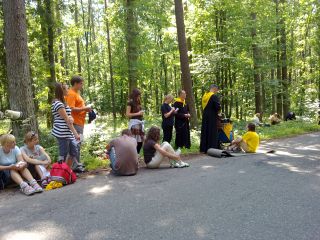 Poszczególne stacje czytała inna osoba